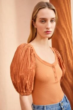 ULLA JOHNSON Marika Top - Chestnut 9 ULLA JOHNSON Marika Top - Chestnut -Ullyla Shop ULLA JOHNSON Marika Top CHESTNUT 03